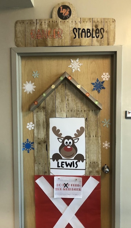 door decorated like a stable that says do feed the reindeer
